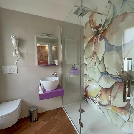 Le Ninfee לינה וארוחת בוקר